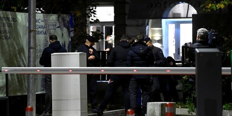 Maskirani muškarci se okupili u centru Zagreba