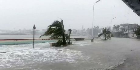 Razorni super tajfun Fung-wong pogodio Filipine - 1