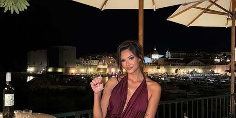 Laura Gnjatović - 3