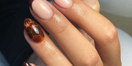 Naglasak na jednom noktu