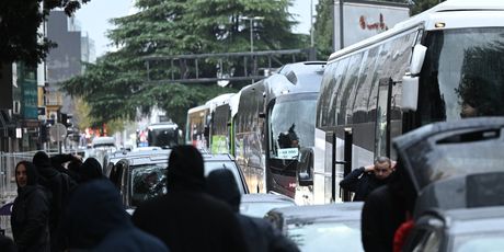 Kolona vozila s hrvatskim navijačima