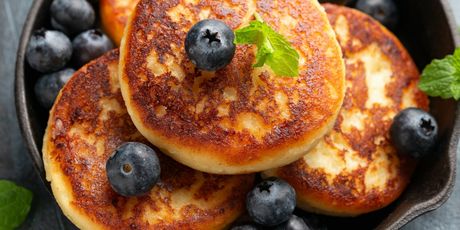 Dodajte zrnati sir u smjesu za palačinke