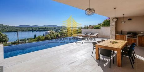 Kuća koja spaja mediteranski duh i suvremenu udobnost - 4