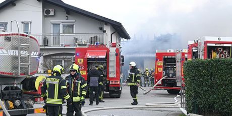 Požar skladišta guma u Sesvetama - 4