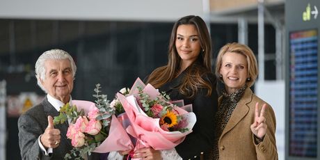 Laura Gnjatović - 16