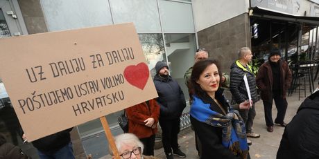 Prosvjed pred stanom Dalije Orešković - 4