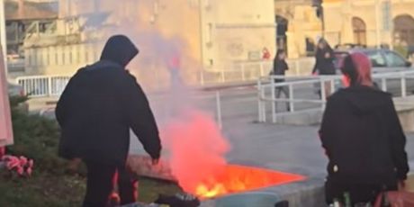 Na sudionike riječkog marša protiv fašizma bačena baklja