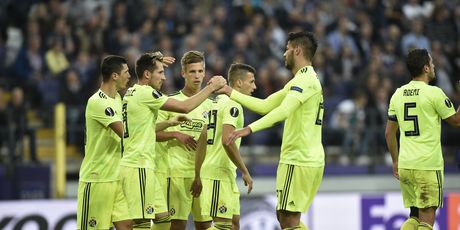 Igrači Dinama slave pogodak (Foto: AFP)