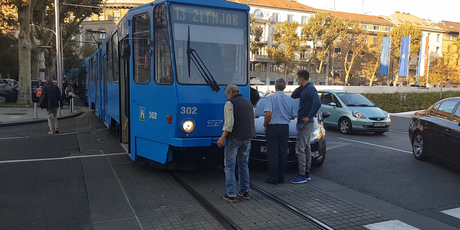 Prometna nezgoda u Zagrebu (Foto: Screenshot)