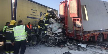 Strašna prometna nesreća u Srbiji (Foto: Telegraf.rs)