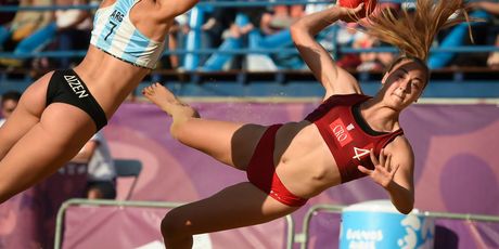 Argentinke pobijedile Hrvatice u rukometu na pijesku (Foto: Marcelo Endelli/Getty Images)