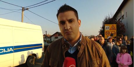 Domagoj Mikić uživo iz Turnja o prosvjedu zbog smrti desetogodišnjeg dječaka (Foto: Dnevnik.hr) - 2