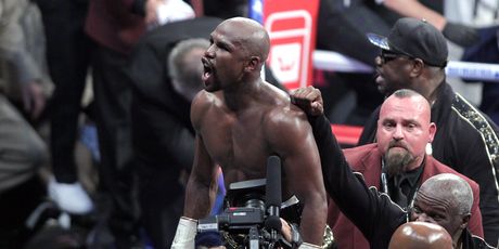 Floyd Mayweather slavi pobjedu protiv Conora (Foto: AFP)