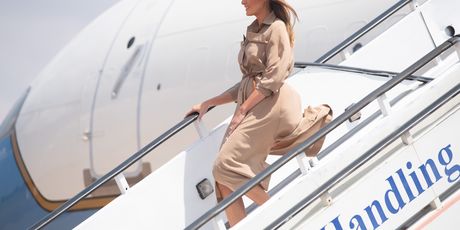 Melanija izlazi iz zrakoplova (Foto: AFP)