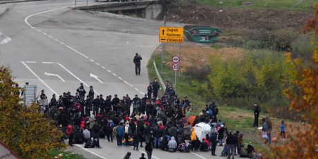Migranti na granici (Foto: AFP)