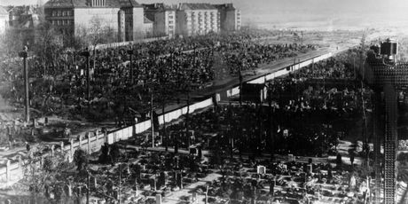 Američki zrakoplov stiže na aerodrom 1948.