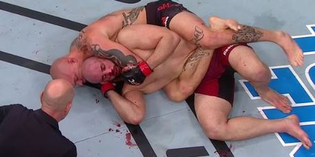 Smith guši Oezdemira