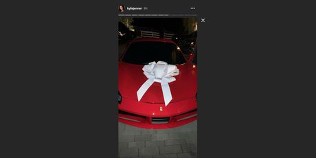 Kylie Jenner Ferrari (Foto: Instagram)