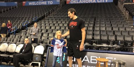 Boban Marjanović i Kristin Chenoveth (Twitter)