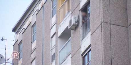 Bolestan čovjek koji baca fekalije kroz prozor (Foto: Dnevnik.hr) - 2