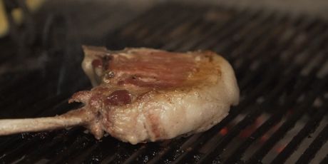 Upravo je građenje solidnih odnosa i prijateljskih veza razlog zbog kojeg se meso crne slavonske svinje nalazi na menijima svih boljih restorana.