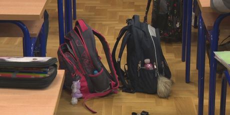 Školske torbe na podu (Foto: Dnevnik.hr)
