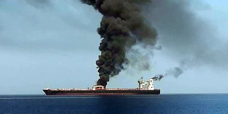 Tanker u plamenu, ilustracija (Foto: AFP)