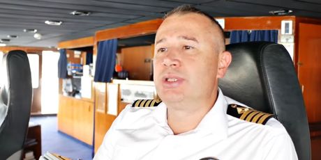 Hrvatski kapetan Jozo Glavić (Screenshot: YouTube/Fred. Olsen Cruise Lines)