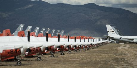 Groblje aviona - 2