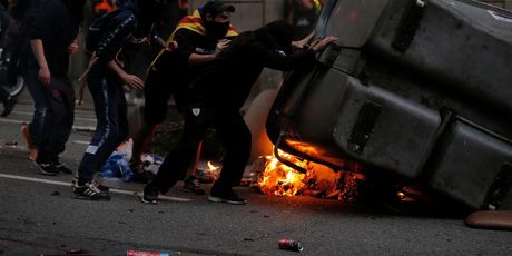 Veliki prosvjed u Barceloni, sukobi s policijom (Foto: AFP) - 6