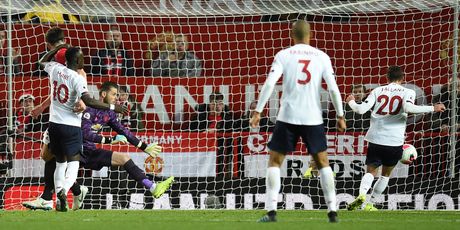 Adam Lallana zabija za 1:1 (Foto: AFP)