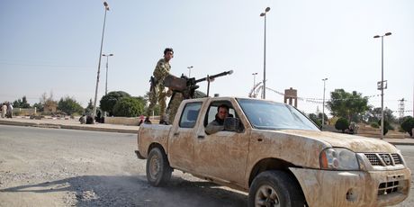 Kurdi američku vojsku gađali krumpirima (Foto: AFP) - 3