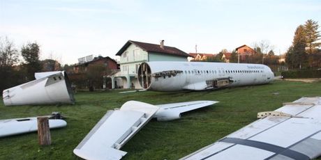 Avion parkiran u dvorištu obiteljske kuće u Zaboku (Foto: Zagorje.com)