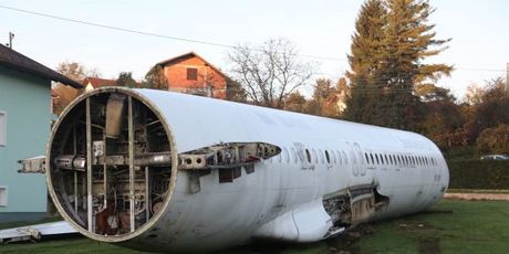 Avion parkiran u dvorištu obiteljske kuće u Zaboku (Foto: Zagorje.com)