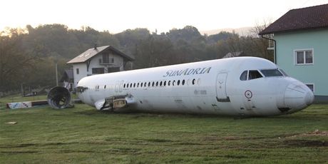 Avion parkiran u dvorištu obiteljske kuće u Zaboku (Foto: Zagorje.com)