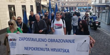 Prosvjedna povorka prosvjetara na putu prema Markovu trgu (Foto: Dnevnik.hr)