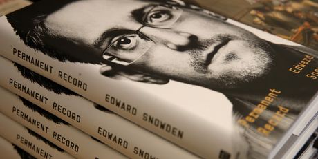 Knjiga Edwarda Snowdena