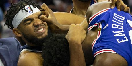 Joel Embiid i Karl-Anthony Towns (Foto: AFP)