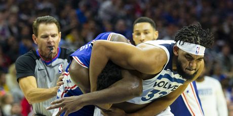 Joel Embiid i Karl-Anthony Towns (Foto: AFP)