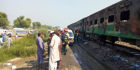 Izbio požar u vlaku u Pakistanu (Foto: AFP) - 1
