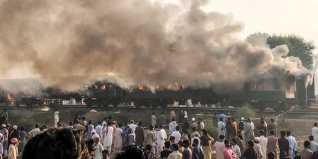 Izbio požar u vlaku u Pakistanu (Foto: AFP) - 2