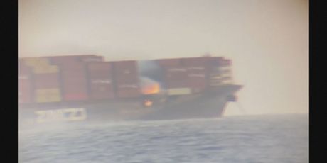 Zapaljeni kontejneri na brodu - 4