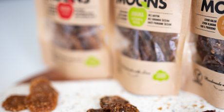 Fruit Moons su ručno rađeni od cjelovitog voća i orašastih plodova