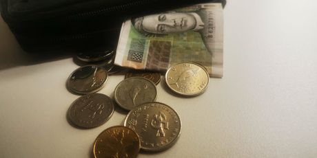 Puno plastike i kartica, malo keša...