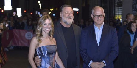 Russell Crowe i Britney Theriot - 3