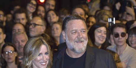 Russell Crowe i Britney Theriot - 5