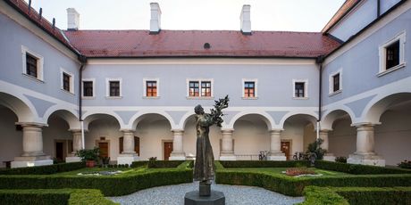 Samostan SB