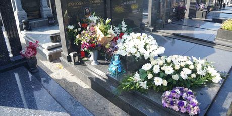 Obitelj Vidoja Ristovića na groblju u Beogradu - 1