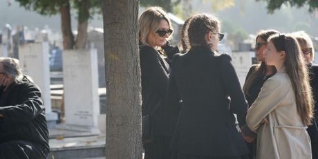 Obitelj Vidoja Ristovića na groblju u Beogradu - 11