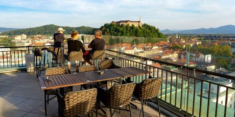 Pogled na Ljubljanski dvorac s terase kafića
